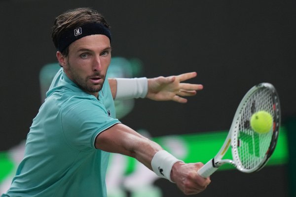 林德克内希2-1逆转梅德韦杰夫 首进内行赛决赛