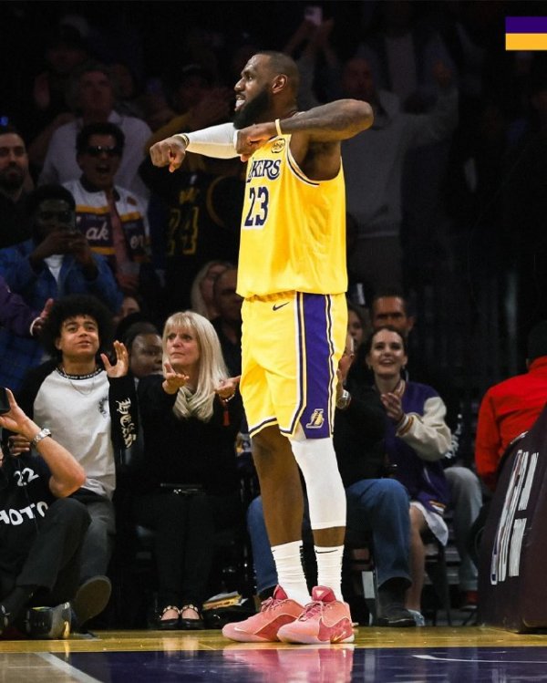 皇冠体育 詹姆斯聚会三场三双破记录 湖东谈主力克灰熊3连胜