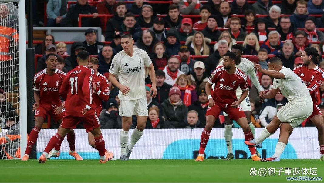 豪门悲喜夜 利物浦0-3坠入下半区 巴萨4-0登顶 曼城1-2被蓝军超越