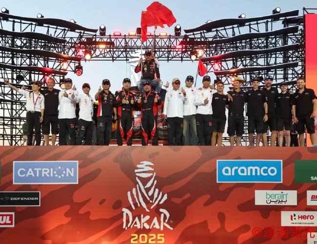 明源实业赛车队的266号车组王明磊/杜炫义达喀尔顺利完赛